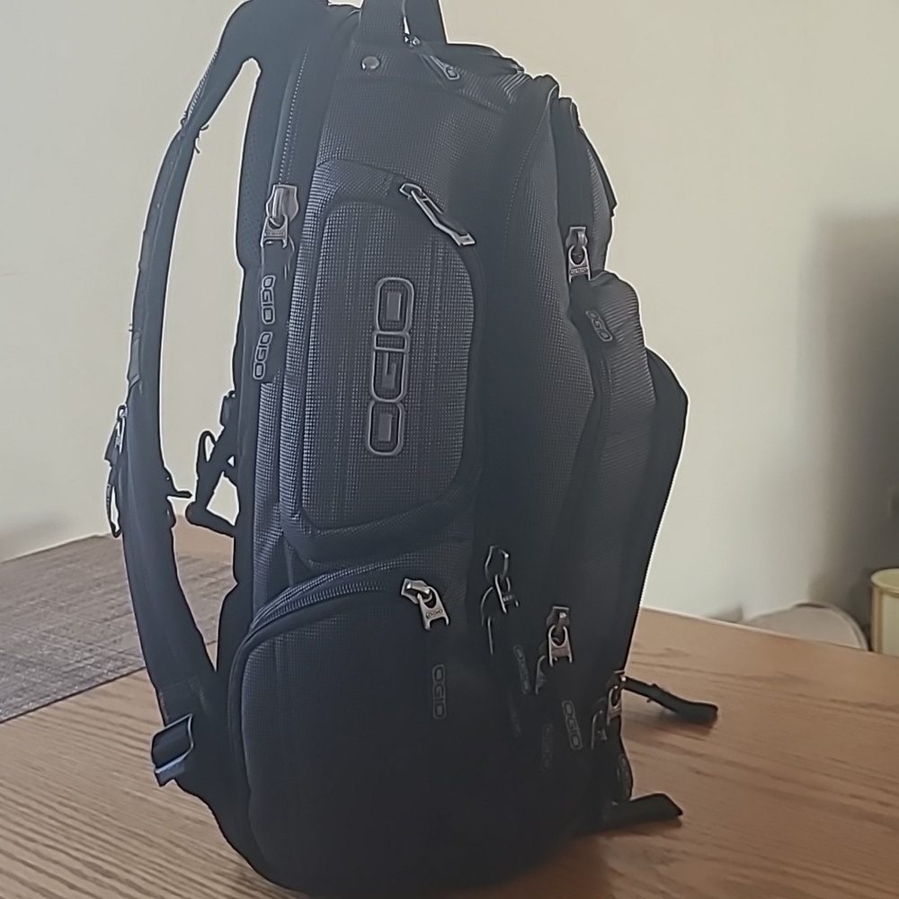OGIO Black And Gray Surge Rss Backpack - Picture 6 of 8